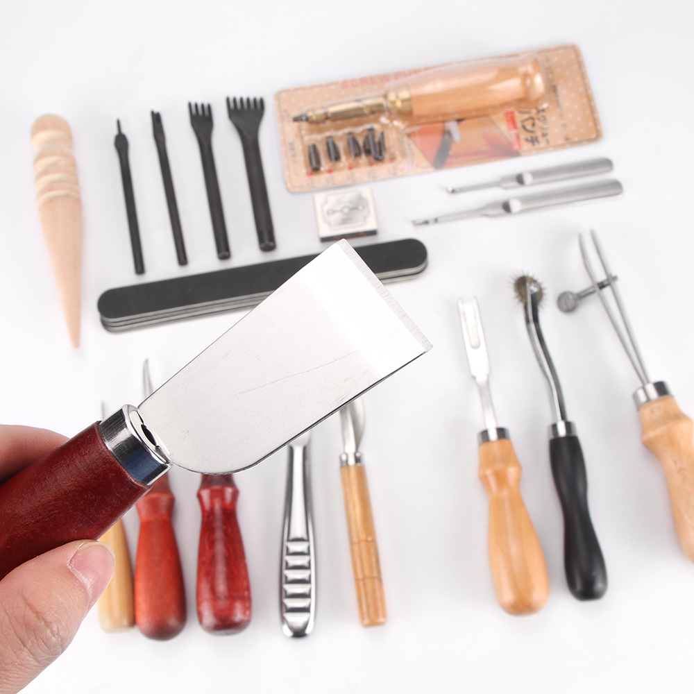 プロ仕様の手縫い革細工ツールキット。鞍型溝切り、ステッチパン - Groover Stitching Tool のレビューと価格